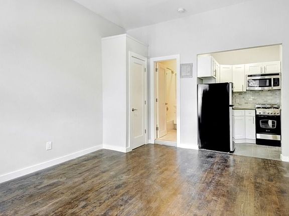 2nd image of 211 Jefferson Ave #1