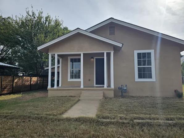 806 Hickory St, Llano, TX 78643