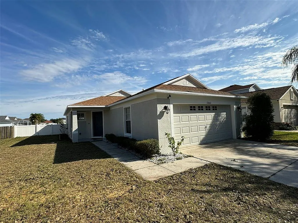 3 bed, 2.0 bath, 1296 sqft, $2,100 — Photo 3