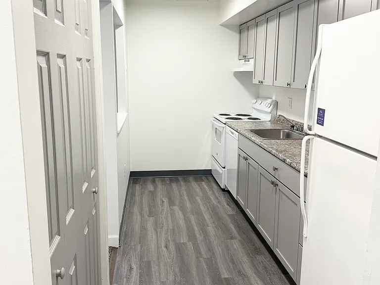 Riverview — Photo 14