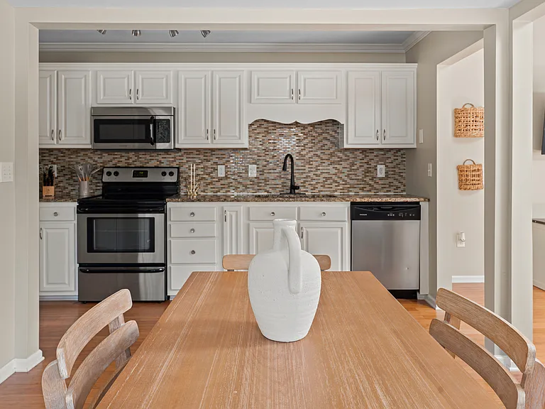100 Harbor Dr — Photo 4