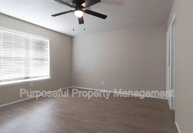 313 Belmont Dr — Photo 16