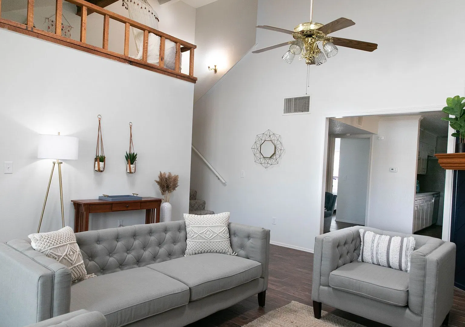 Charming 2-Bedroom, 2-Bathroom Townhouse in Western Plateau — Photo 2