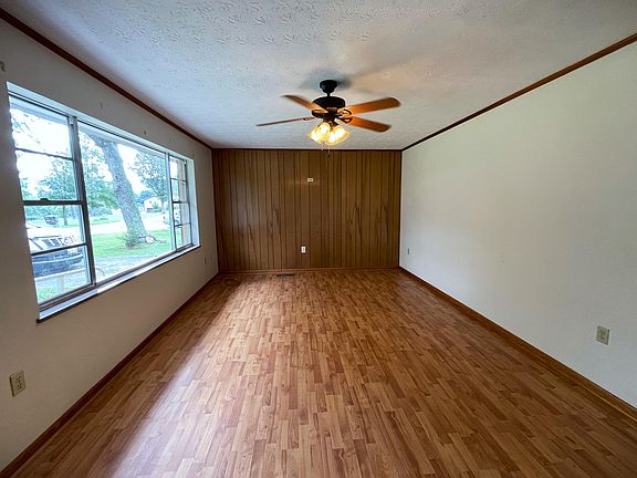 5th image of 1466 Green Acres Dr