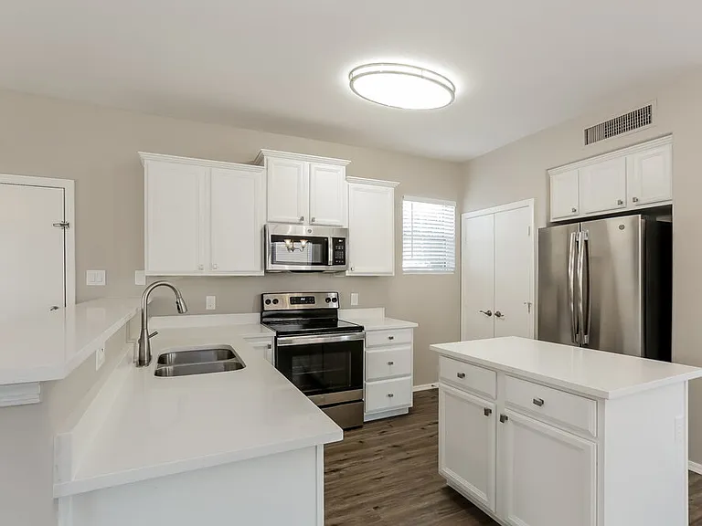 3929 W Irwin Ave — Photo 7