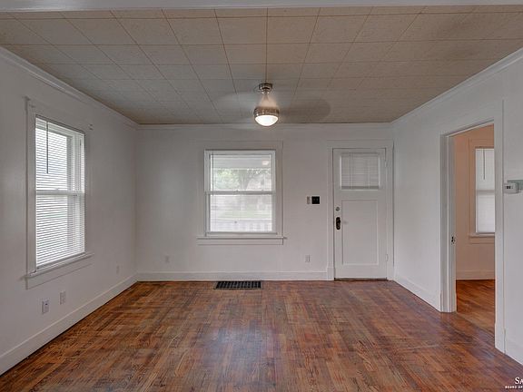 4th image of 928 N 9th St