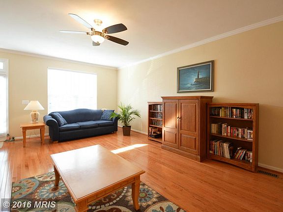 5th image of 204 Hillside Ct