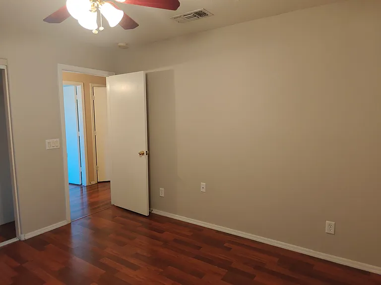 8638 W Keim Dr — Photo 11