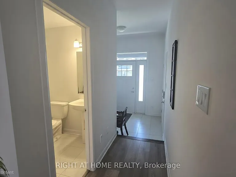 836 Dynasty St W — Photo 2