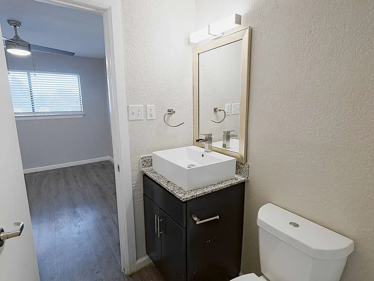 8302 N Interstate Highway 35 #6207 — Photo 6