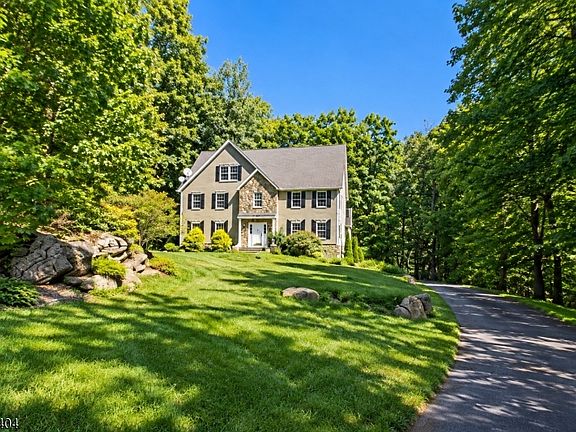 4th image of 14 Hidden Valley Dr