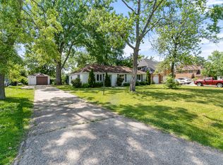 930 S Chatham Ave, Addison, IL 60101