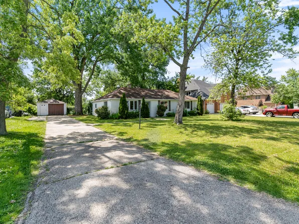 930 S Chatham Ave, Addison, IL 60101