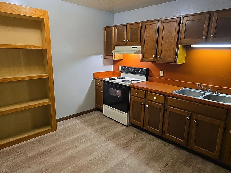 Find Your Next Home At One Oak Place — Photo 29