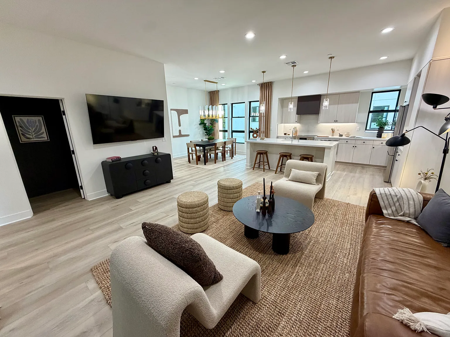 1320 W Cannon Dr — Photo 3