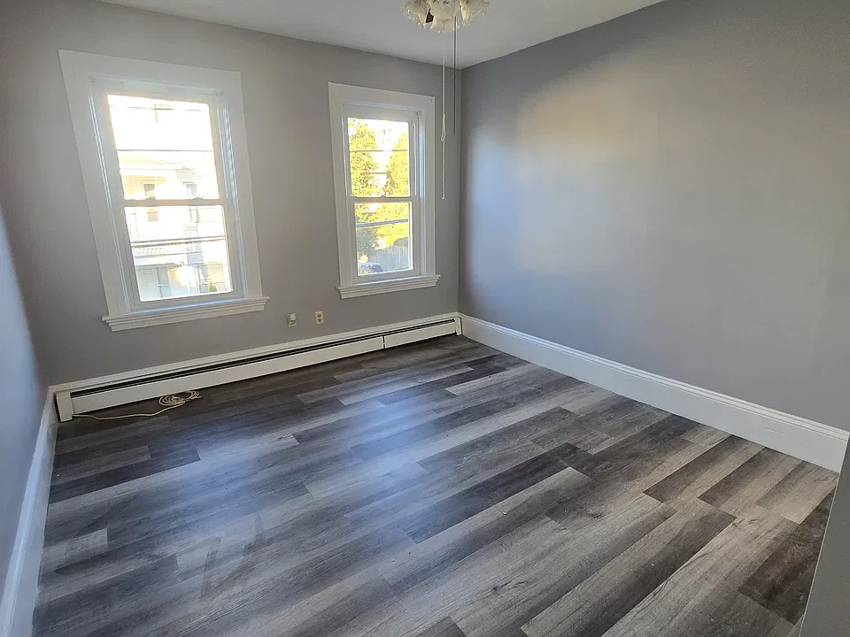 34 Kindergarten St #2