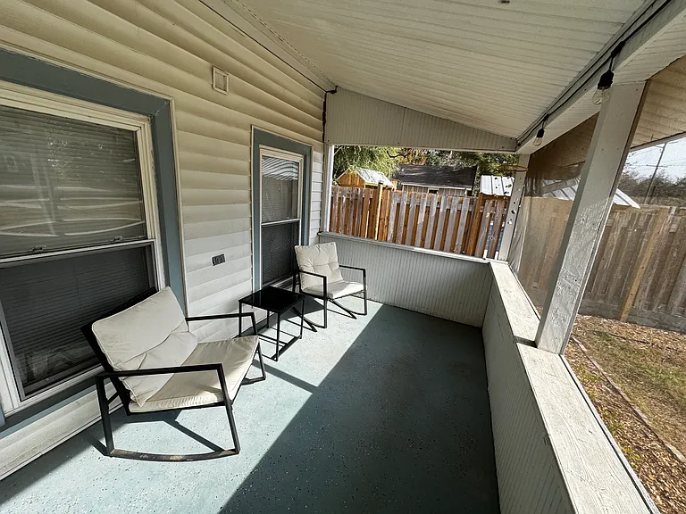 204 E Main St — Photo 3