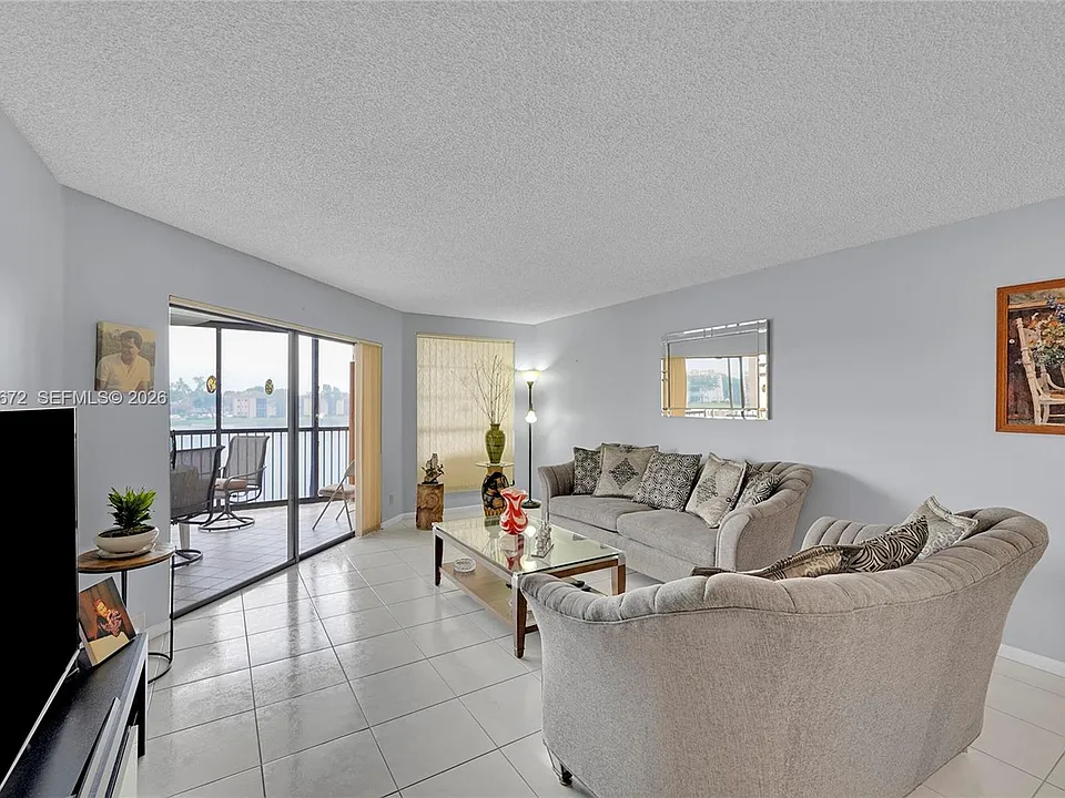 7250 Fairfax Dr #302
