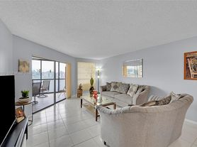 7250 Fairfax Dr, Tamarac, FL