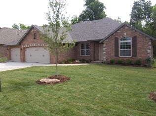 3221 W Brett Dr, Springfield, MO 65810