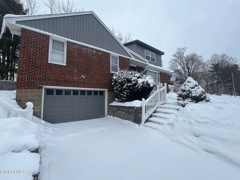 2nd image of 4 Sitzmark Lane