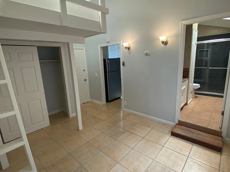 114 Franklin St #B