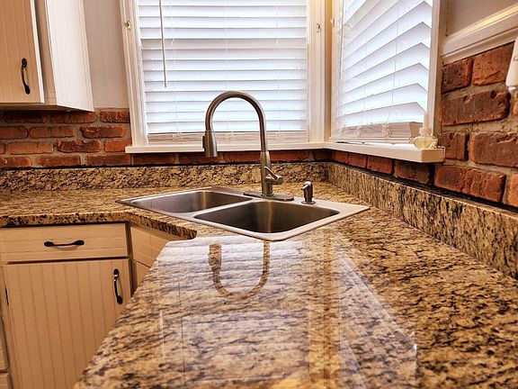 3rd image of 1247 E Bennett St