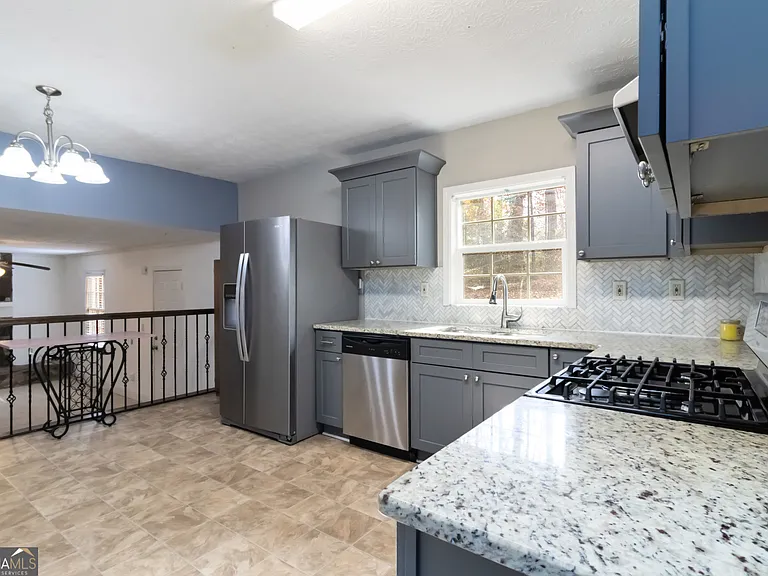 888 Chartley Dr — Photo 8