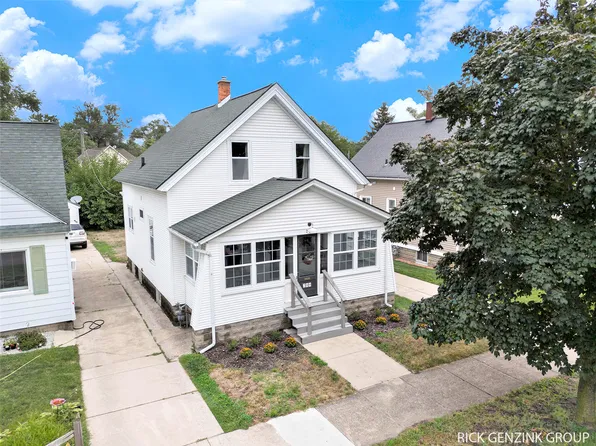 299 W 18th St, Holland, MI 49423