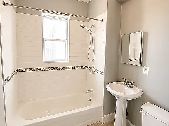 3 bed, $2,100 — Photo 3