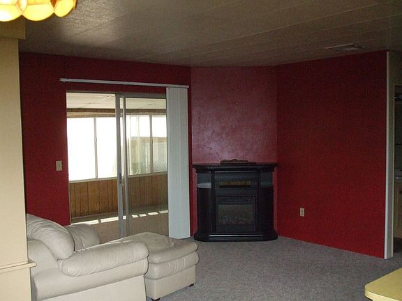 Family Room w\ fireplace