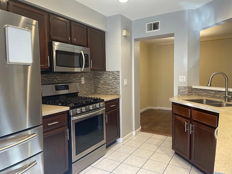 5740 Caprice Cmn — Photo 11