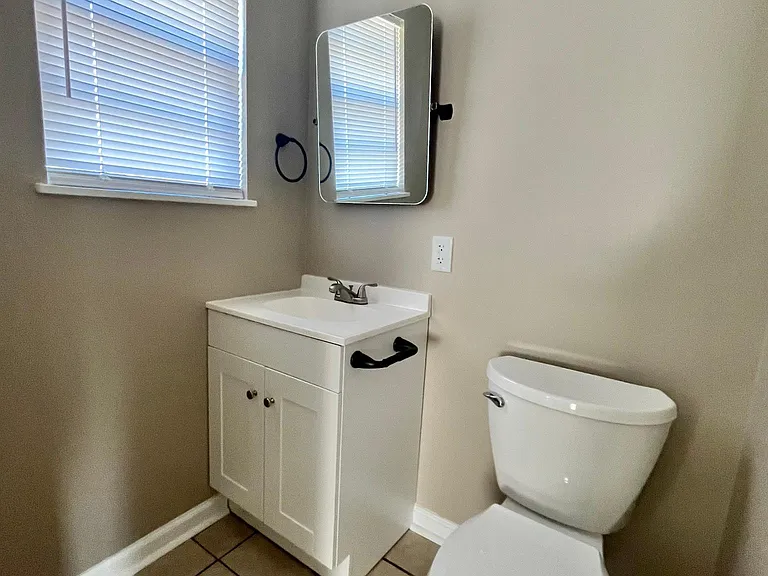 203 Lincoln St — Photo 10