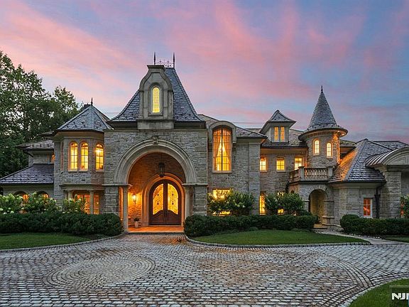 4th image of 7 Buckingham Dr