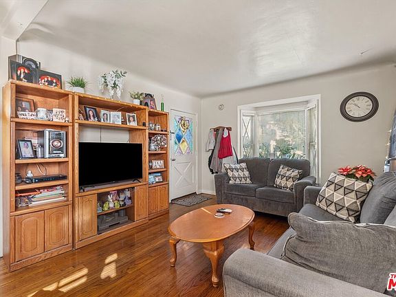 5th image of 1757 Wellesley Ave