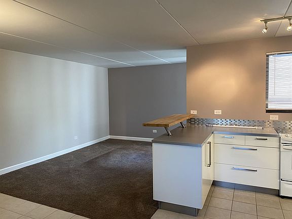 3rd image of 310 W Miner St APT 1B