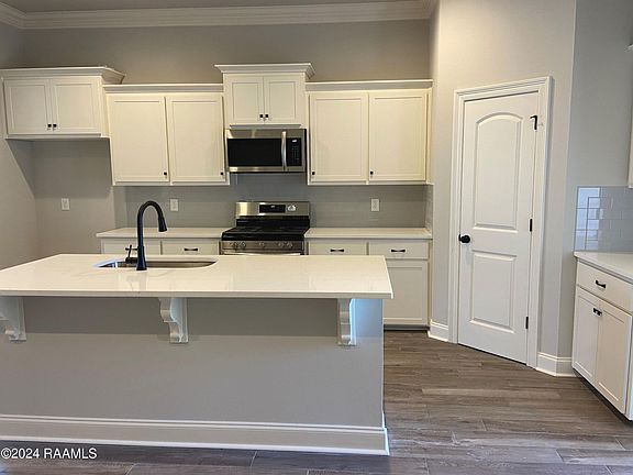 4th image of 209 Preston Rose Ln