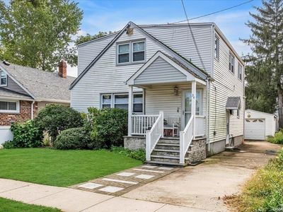 34 Mckee Street, Floral Park, NY, 11001