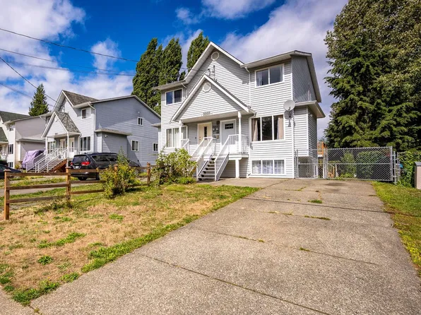 2221 Embleton Cres #B, Courtenay, BC V9N 8W9
