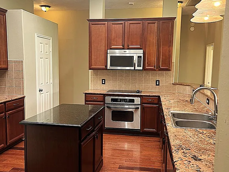 18718 Walden Forest Dr — Photo 12