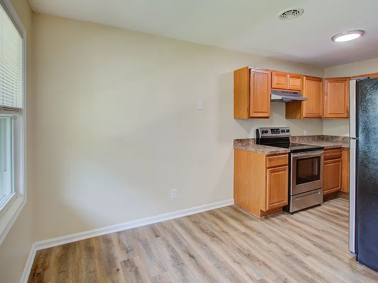 2912 Wesley St — Photo 16