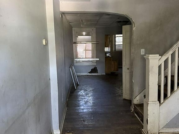 3rd image of 512 Maude Ave