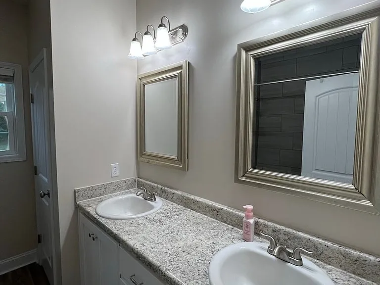 407 Tradewind Trl — Photo 12