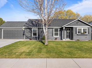 2512 Hickory Ave, West Richland, WA