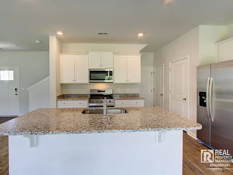 298 Watersglen Dr — Photo 7