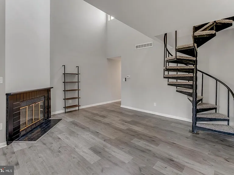 361 Tavistock — Photo 2