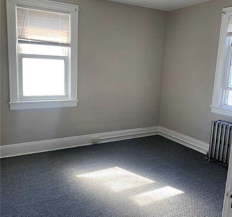 2nd image of 11 Ingraham Ln