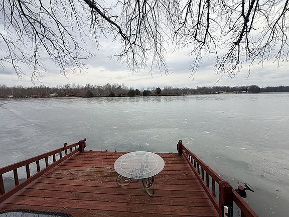 4th image of 562 Lakeshore Dr