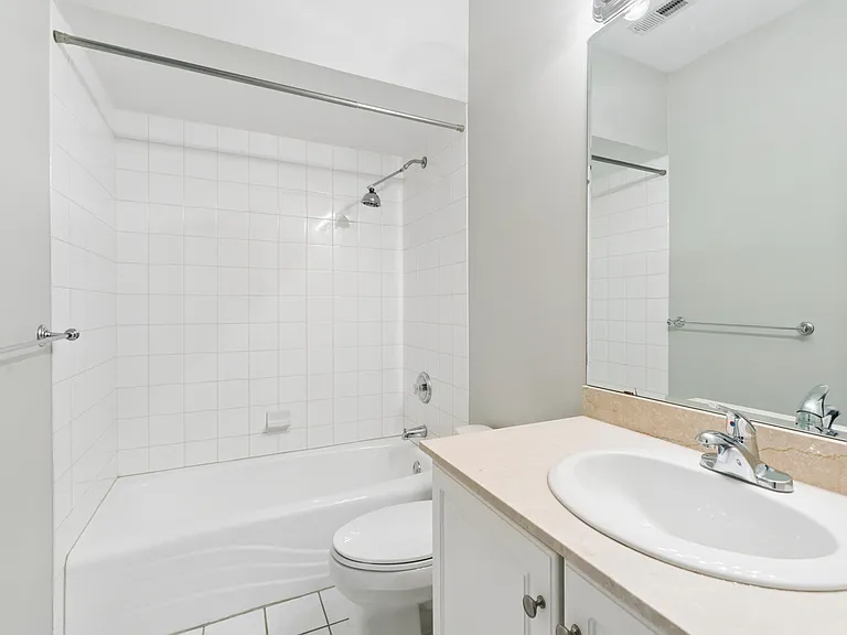 1535 W Oakdale Ave #2 — Photo 8