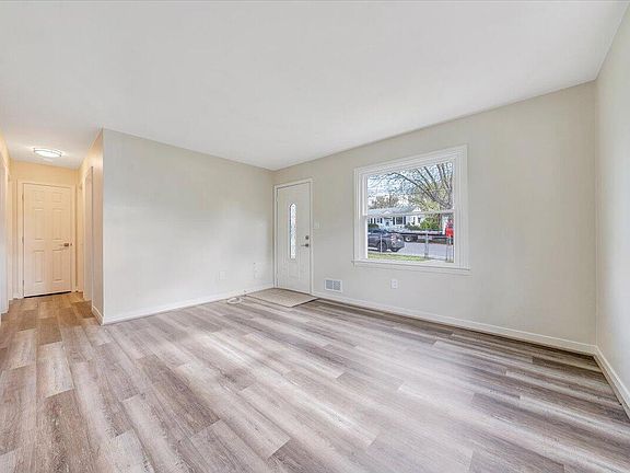 4th image of 3922 Maine Ave NW
